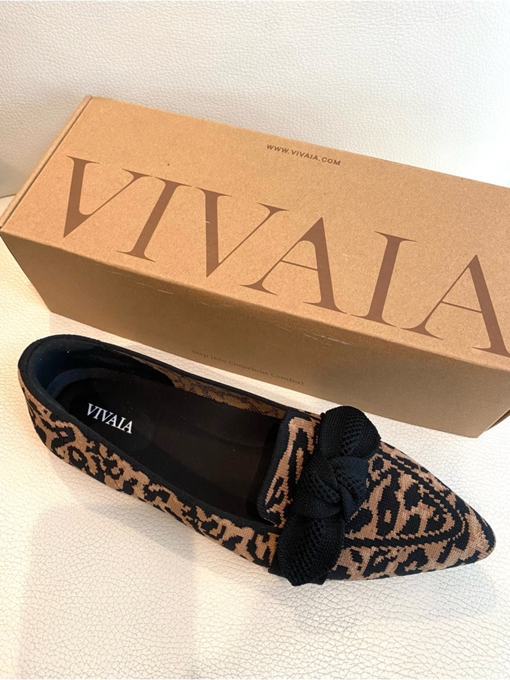 VIVAIA Knit Pointed Toe Flats Leopard Knit with Bow Size 7 (37.5)  EUC